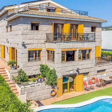 In With Outdoor Swimming Pool *